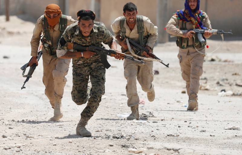 مقتل 6 من القوات الكردية السورية بضربة على قاعدة أميركية