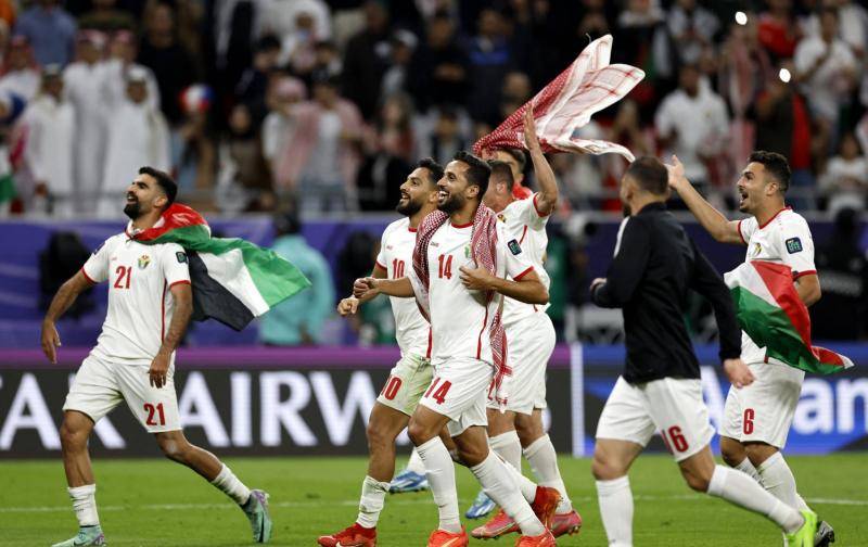 الأردنيون يستقبلون منتخب بلادهم بحفاوة بعد كأس آسيا لكرة القدم