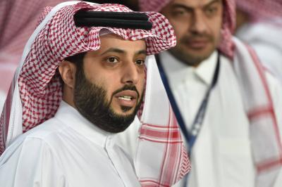 بتوجيهات من الأمير بن سلمان.. تركي آل الشيخ يعلن علاج نجم كرة قدم مصري سابق