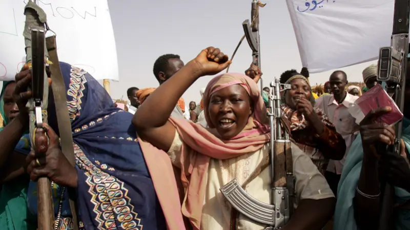 بعد تزايد حالات الاغتصاب.. الجيش السوداني يدرب النساء على استخدام الأسلحة