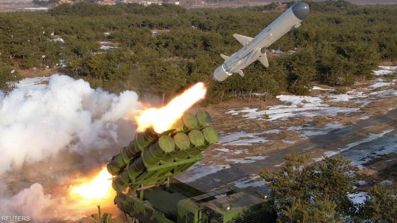 زعيم كوريا الشمالية يشرف على اختبار صاروخ جديد (صور)