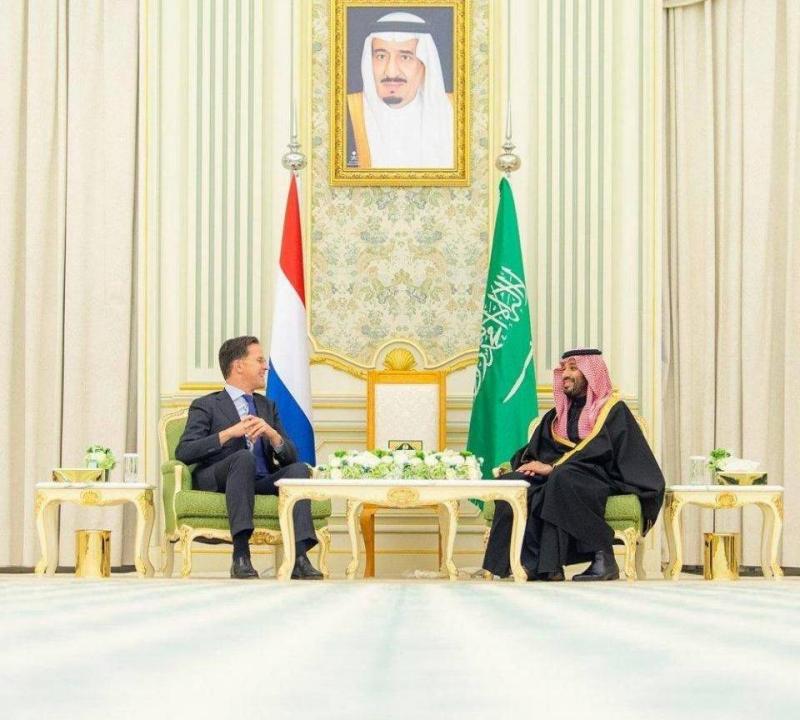 ولي العهد السعودي يلتقي رئيس الوزراء الهولندي