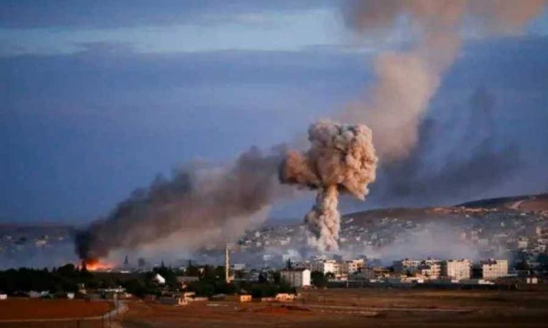 غارات وإطلاق صاروخ... إسرائيل تقصف أهدافاً في جنوب لبنان