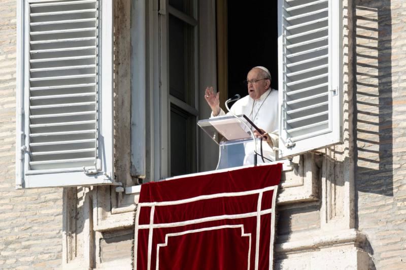 البابا فرنسيس يدعو إلى إنهاء الحروب في العالم