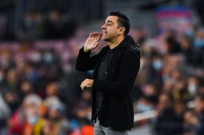 تشافي يتلقى أول عرض بعد رحيله عن برشلونة