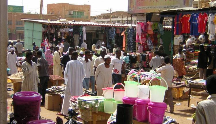 نقص السيولة يثير غضب الليبيين قبل شهر رمضان