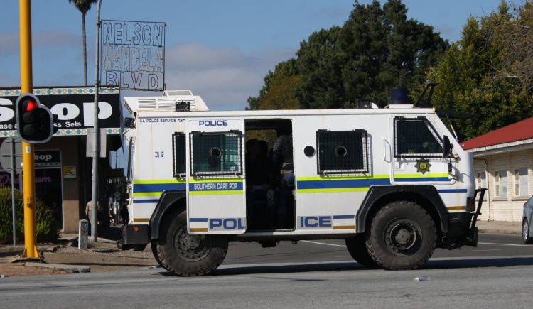 وفاة 9 من أعضاء الحزب الحاكم في جنوب إفريقيا بانقلاب حافلتهم