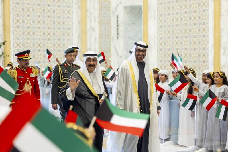 رئيس الإمارات يشيد بعلاقات بلاده بدولة الكويت