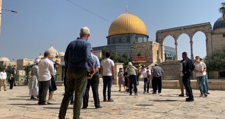 إسرائيليون يقتحمون باحات المسجد الأقصى