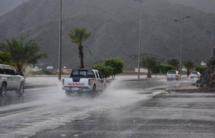 هطول أمطار غزيرة وتحذيرات من سيول محتملة في السعودية