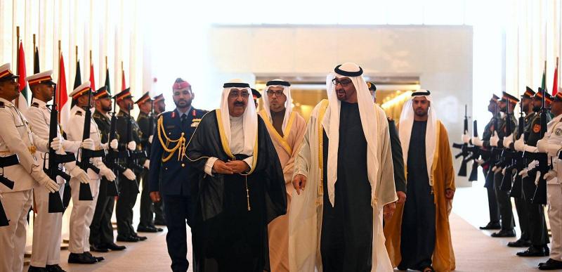 بالفيديو-  أمير الكويت يصل إلى الإمارات