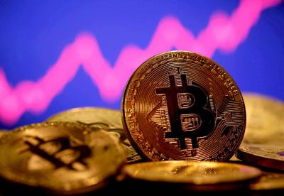 "بتكوين" فوق الـ71 ألف دولار!