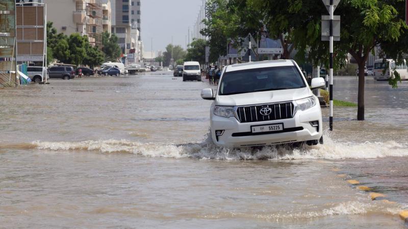حكومة دبي تدعو المواطنين لعدم مغادرة منازلهم لغاية يوم الأحد