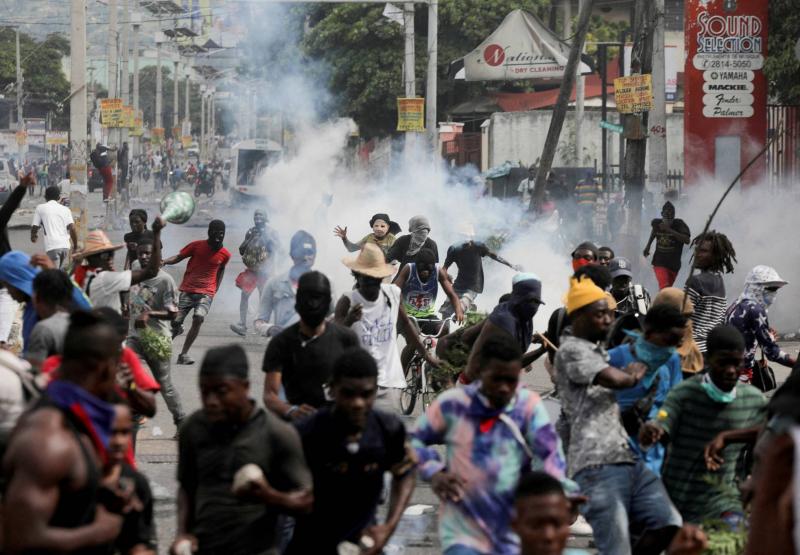 هايتي تخرج عن السيطرة.. حصار واشتباكات ومطار معطل