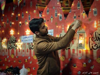 أسواق رفح تستقبل رمضان بفوانيس الزينة