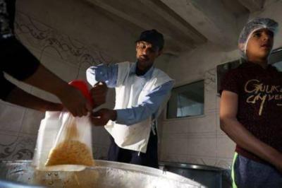 أمير قطر يأمر بتخصيص 100 مليون دولار دعما للأمن الغذائي في اليمن