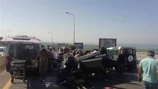 مجددا سقوط ضحايا في طوابير البنزين في لبنان.. شاحنة تصدم عددا من السيارات