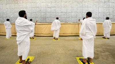 الحجاج يتوجهون إلى منى لرمي 