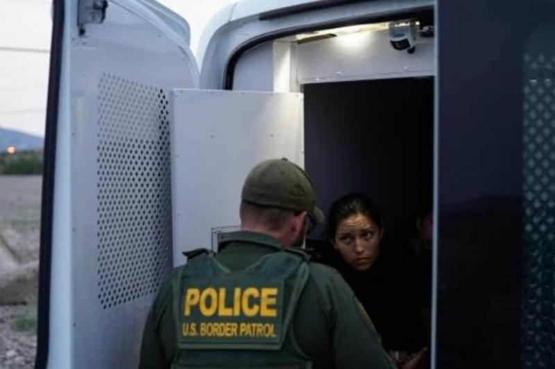 الولايات المتحدة تبدأ ترحيل عدد من العائلات المهاجرة سرا إلى أميركا الوسطى