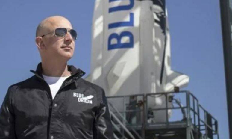 جيف بيزوس يستعد لمغادرة الأرض في خطوة جديدة نحو السياحة الفضائية