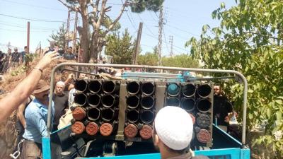 حزب الله يطلق عشرات الصواريخ.. وأهالي بلدة لبنانية يوقفون الراجمة