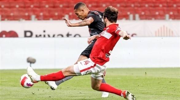 بنفيكا يقترب من الدور المؤهل لمرحلة المجموعات لدوري الأبطال