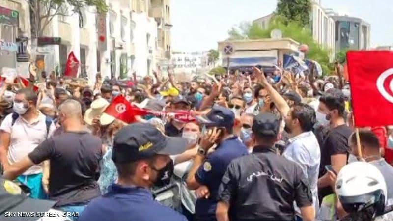 تونس.. إحتجاجات تطالب بإسقاط الحكومة ومحاسبة الغنوشي