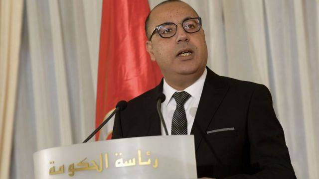 رئيس وزراء تونس يتهم وزير الصحة المقال باتخاذ قرارات شعبوية وإجرامية