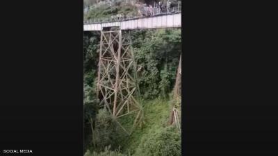 بالفيديو.. خطأ فادح يودي بحياة شابة في قفزة "بنجي"