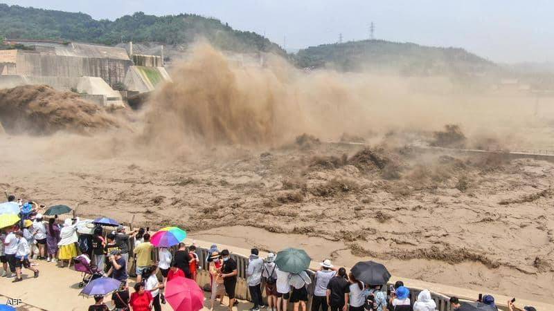 الجيش الصيني يفجر سدا لدرء خطر الفيضانات