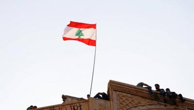 فنان يرسم بالطبشور أكبر علم لبناني في محاولة لدخول موسوعة غينيس
