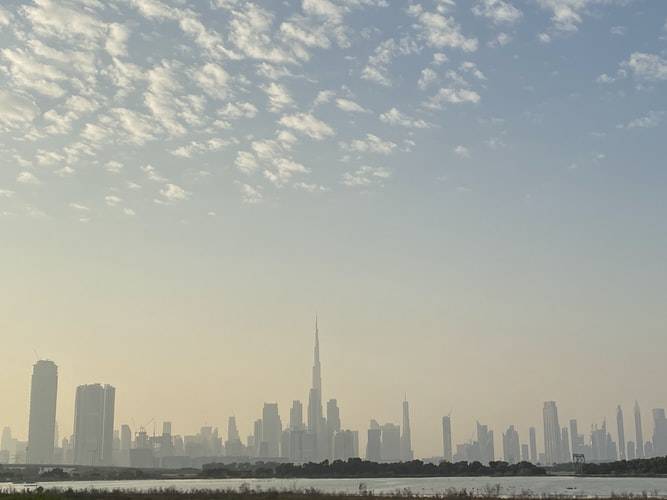 الإمارات.. إطلاق أول مشروع عالمي لإنتاج المياه بكميات تجارية من الهواء