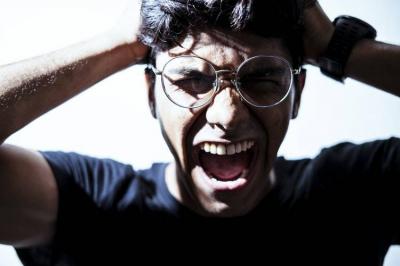 كيف يمكن للصراخ أن يضر بصحة طفلك العقلية؟