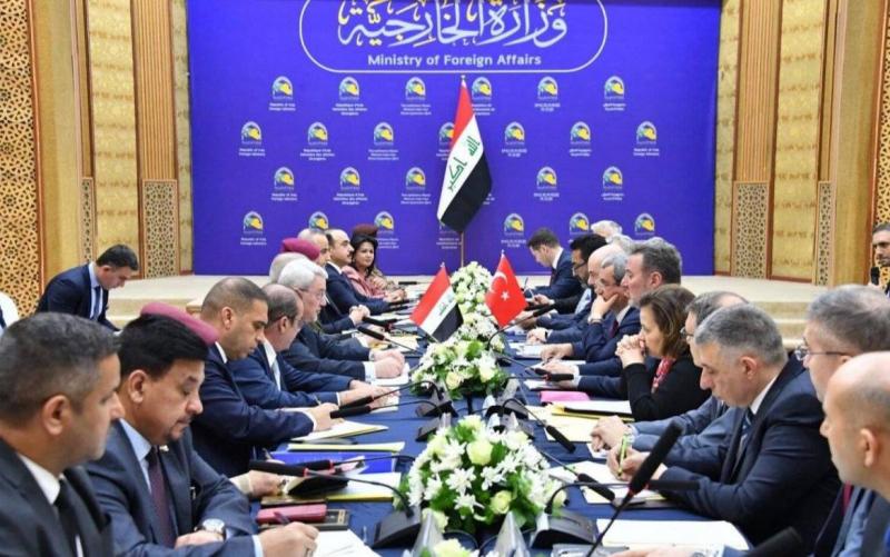 العراق وتركيا يناقشان العلاقات الثنائية بين البلدين