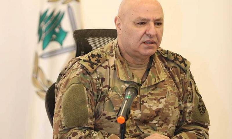 الخلاف بين وزير الدفاع وقائد الجيش… القطريون على الخط