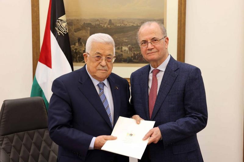 الرئيس الفلسطيني يكلف محمد مصطفى بتشكيل الحكومة الـ١٩