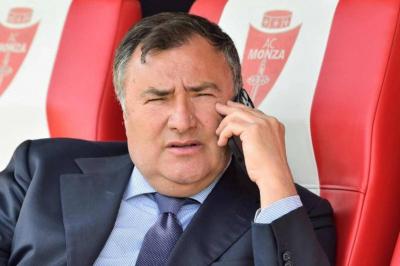 المدير التنفيذي لفيورنتينا على أجهزة الإنعاش