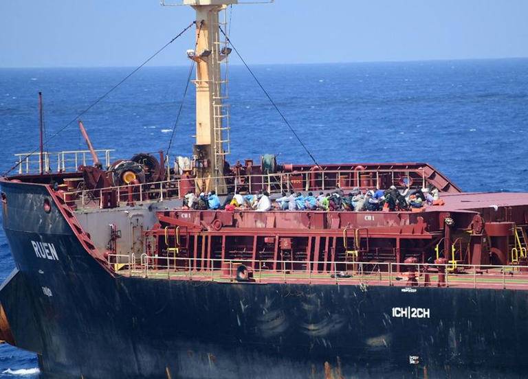 الهند ستحاكم 35 قرصانًا خطفوا سفينة قبالة الصومال