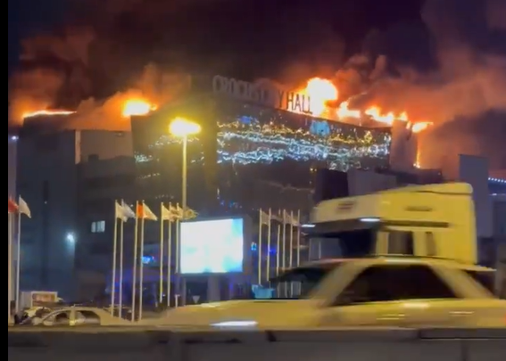 40 قتيلا و150 جريحا بإطلاق نار في قاعة حفلات موسيقية في موسكو (فيديو)