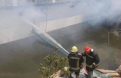 النار تلتهم عائمة نيلية أمام فندق شهير بالجيزة