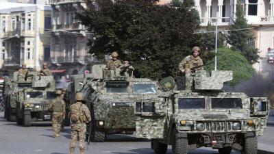 توقيف 3 مواطنين في منطقة طريق المطار