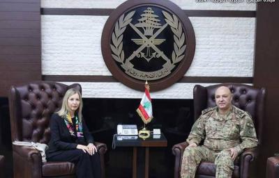 قائد الجيش يستقبل السفيرة الإيطالية