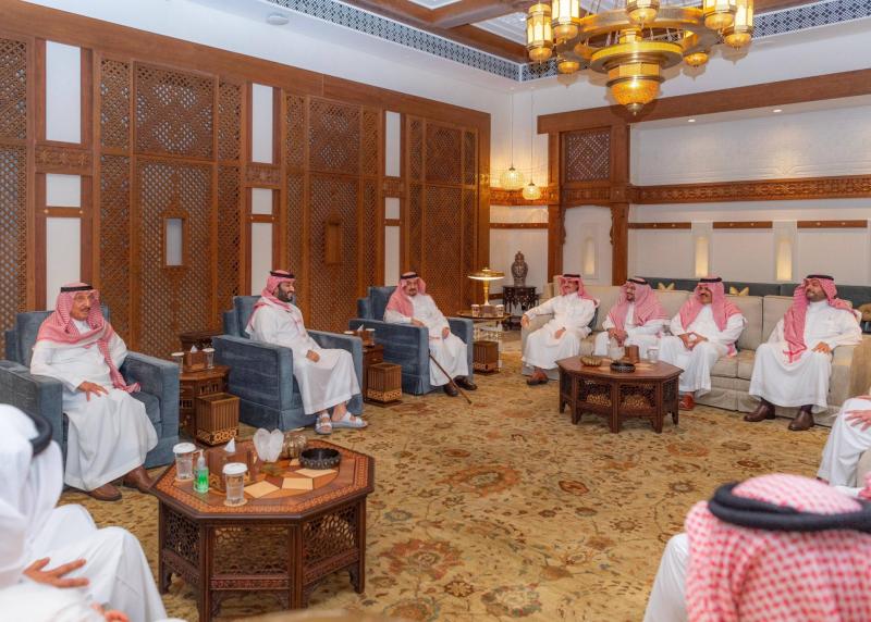 بالصور- ولي العهد السعودي يستقبل 13 أميرا على مناطق المملكة