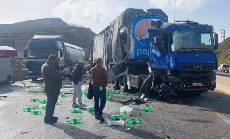 حادث سير لشاحنة “pepsi” على طريق ضهر البيدر