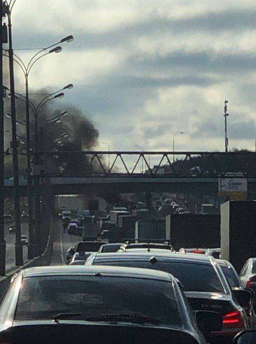 إشتعال النيران بحافلة بعد حادث مروري بموسكو