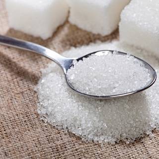هل تناول السكر يجعلك تشعر بالعطش؟