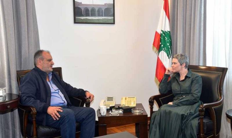 بوشكيان يعرض التبادل الصناعي مع الإتحاد الأوروبي
