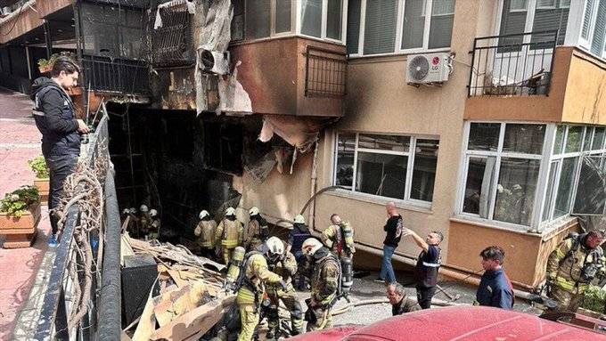 بالفيديو- قتلى وجرحى إثر اندلاع حريق كبير في مركز ترفيهي بإسطنبول