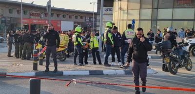 إصابة جنديين إسرائيليين بعملية طعن ببئر السبع ومقتل المنفذ
