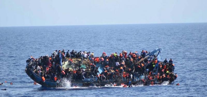 إيطاليا.. مقتل 9 مهاجرين على الأقل في غرق مركب